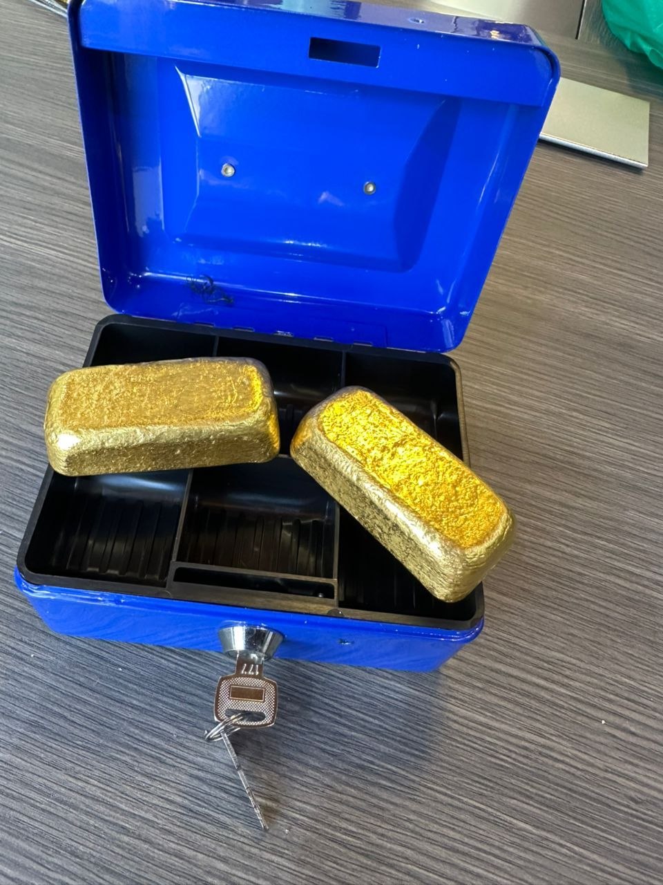 97.9%purity gold bars